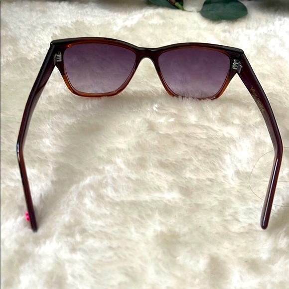 Betsey Johnson Tortoise Shell Sunglasses - Picture 3 of 8